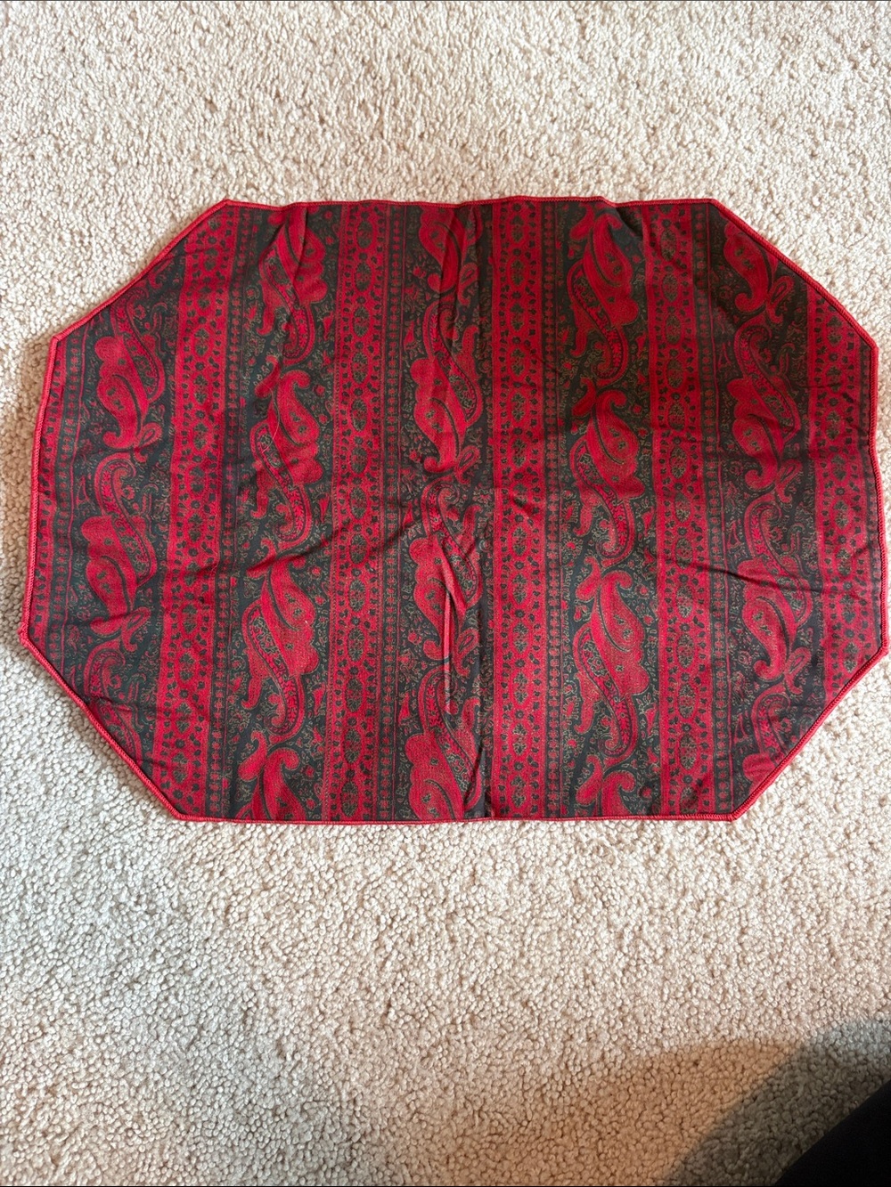 Red and Black Paisley Accent Placemat - Home Accents